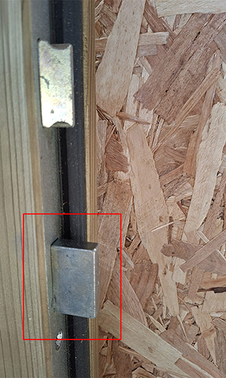Night-latch in case of extreme warm weather